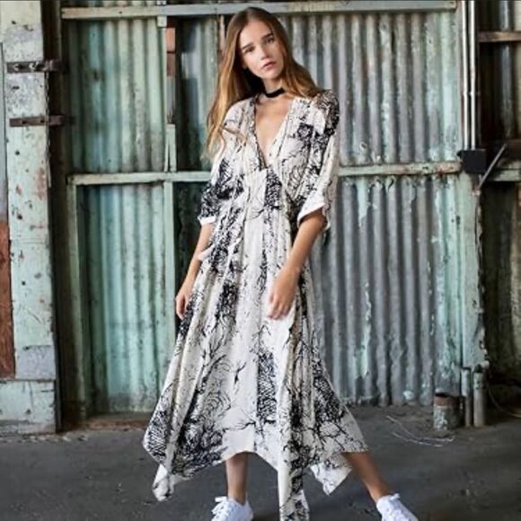 En Créme V Neck Splatter Print Shark Bite Dress Size Small Boho Funky Y2K Size S - Picture 1 of 14